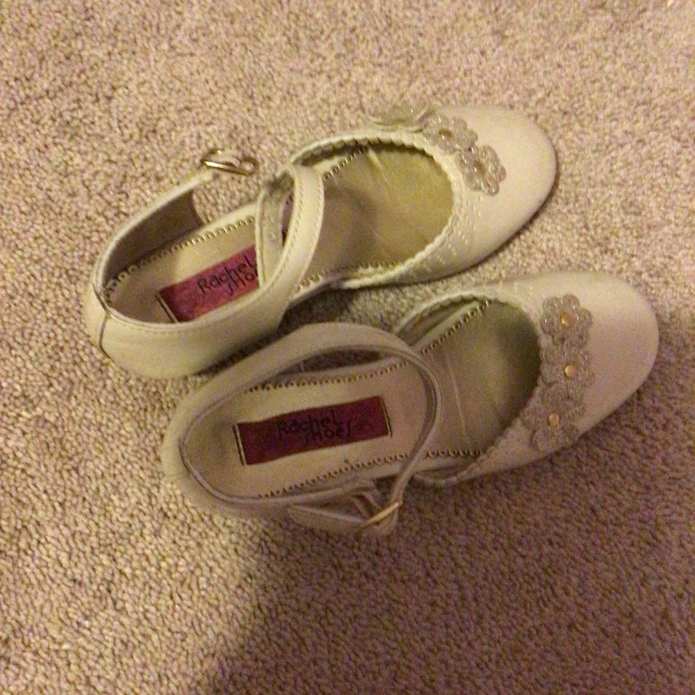 White barely used girls heeled dress shoes